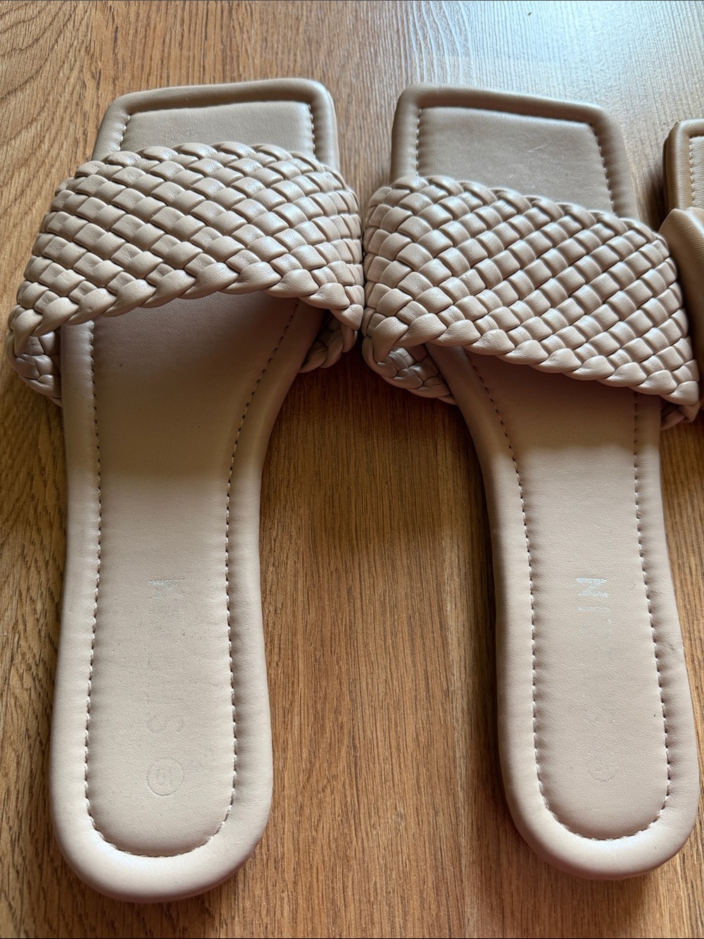 Women’s Tan Woven Sandals Size 10